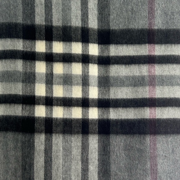 Cashmink V Fraas Karo Soft Woven Plaid Scarf. 100% Acrylic. Women’s OS - NWOT. - Picture 7 of 10